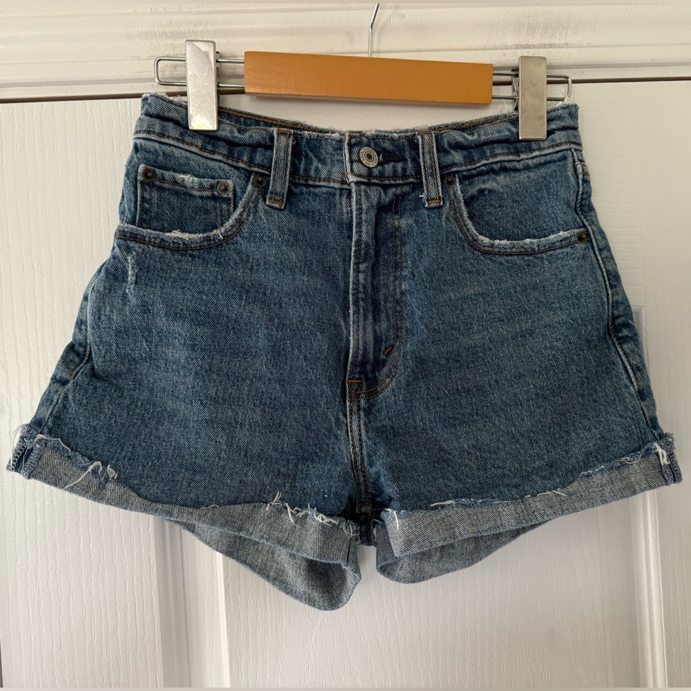 Abercrombie & Fitch The Mom Short High Rise